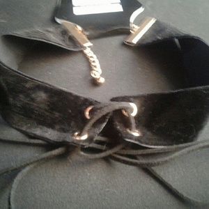 Lace-up Choker Necklace